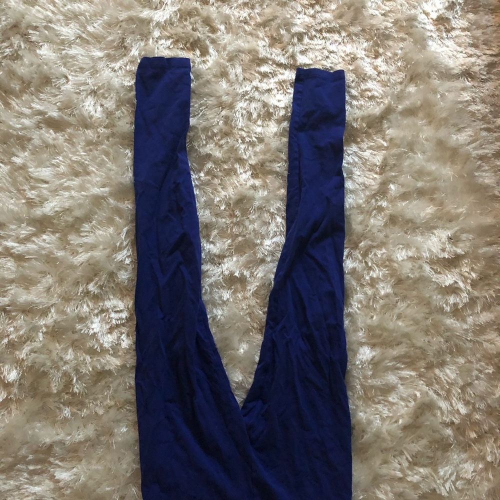 FREE LEGGINGS BUNDLE! - Picture 2 of 5